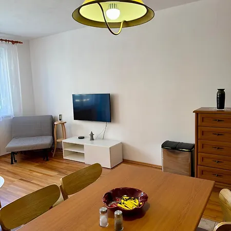 Prostorny 2kk S Balkonem A Vanou,blizkost Centra