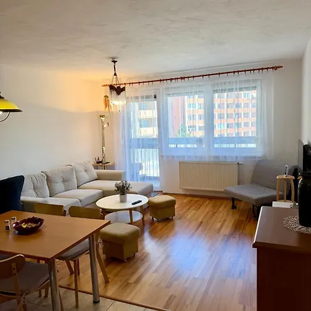 Apartamento Prostorny 2kk S Balkonem A Vanou,blizkost Centra