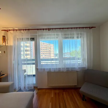 Apartamento Prostorny 2kk S Balkonem A Vanou,blizkost Centra